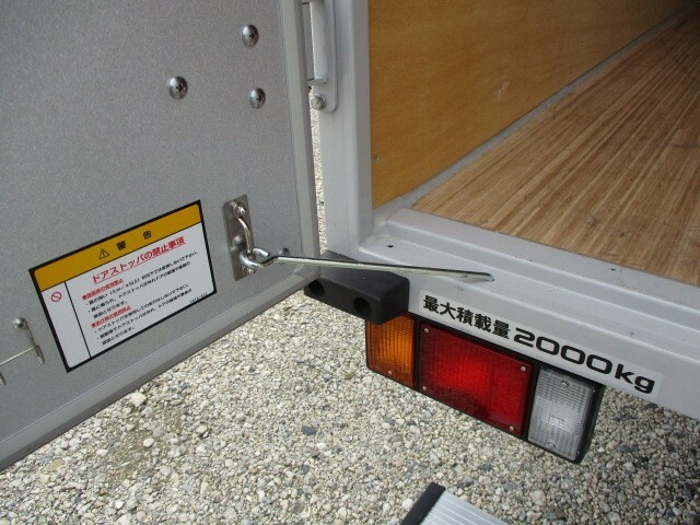いすゞ エルフ 小型 バン 2RG-NPR88AN(6817) 23枚目