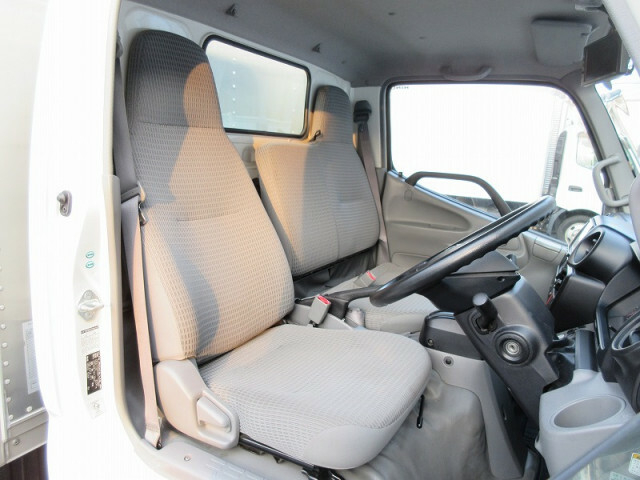 日野 デュトロ 小型 バン TKG-XZC605M(7685) 32枚目