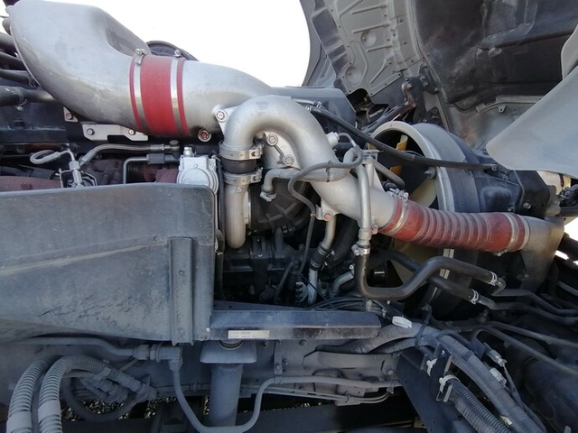 UDトラックス（日産） クオン 大型 トラクタ QKG-GK5XAB(5625) 55枚目