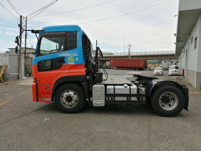 UDトラックス（日産） クオン 大型 トラクタ AKG-GK4XAB(5650) 8枚目