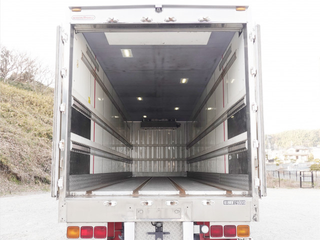 UDトラックス（日産） クオン 大型 冷蔵冷凍バン QKG-CD5ZA(99601) 18枚目