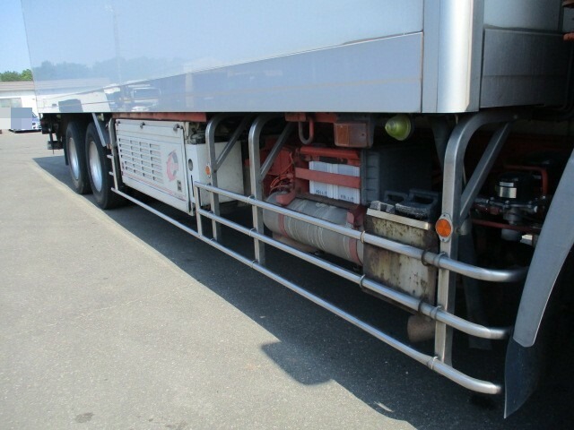 UDトラックス（日産） クオン 大型 冷蔵冷凍バン PKG-CD4ZA(6797) 19枚目