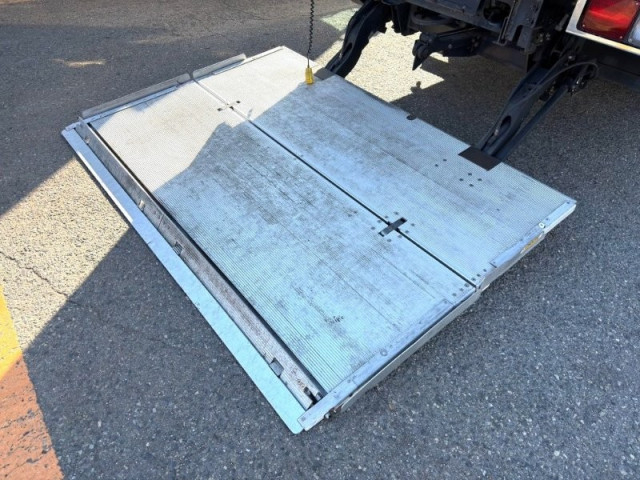 日野 レンジャー 中型 冷蔵冷凍バン 2KG-FC2ABG(112736) 6枚目