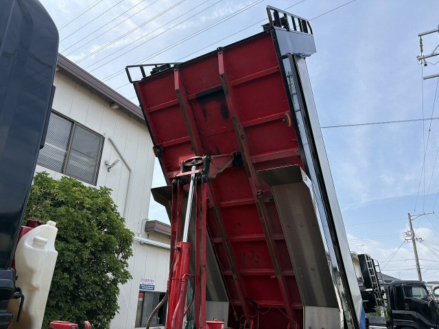 いすゞ ギガ 大型 土砂ダンプ 2PG-CXZ77CT(109811) 11枚目