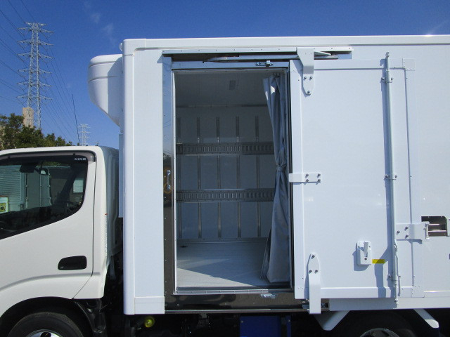 日野 デュトロ 小型 冷蔵冷凍バン 2WG-XZU606N(111646) 7枚目