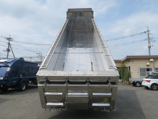 UDトラックス（日産） クオン 大型 土砂ダンプ QPG-CD5ZL(110741) 2枚目