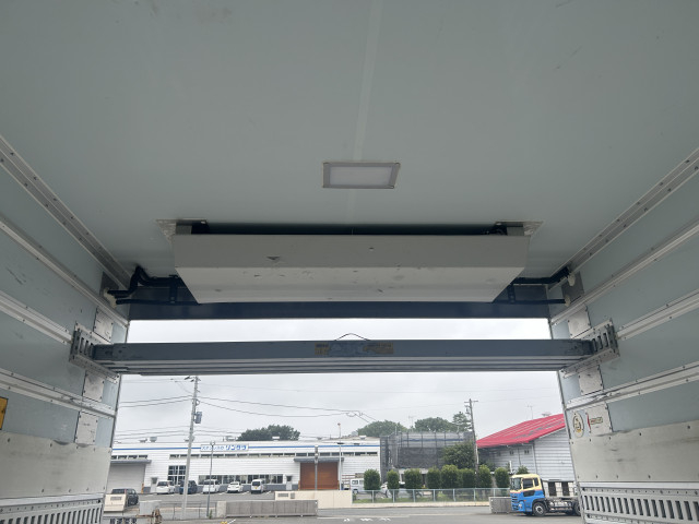いすゞ ギガ 大型 冷蔵冷凍バン 2PG-CYJ77C(109421) 12枚目