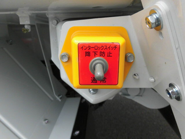 いすゞ エルフ 小型 塵芥車（プレス式） 2PG-NPR88YN(7839) 18枚目