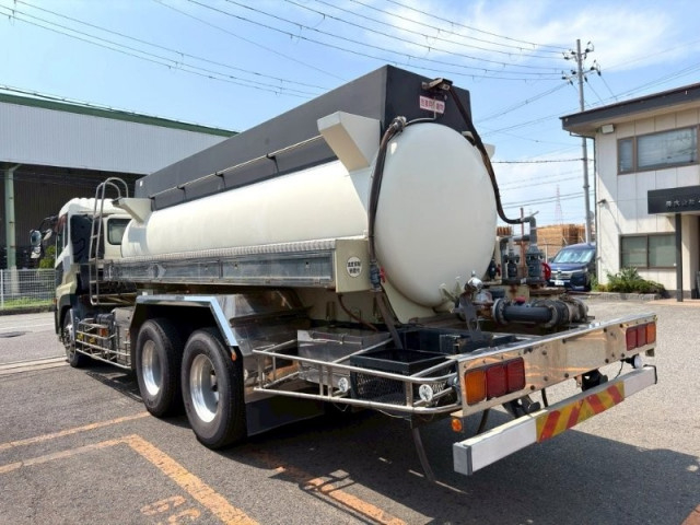 UDトラックス（日産） クオン 大型 タンクローリー LGK-CD5YL(112391) 4枚目