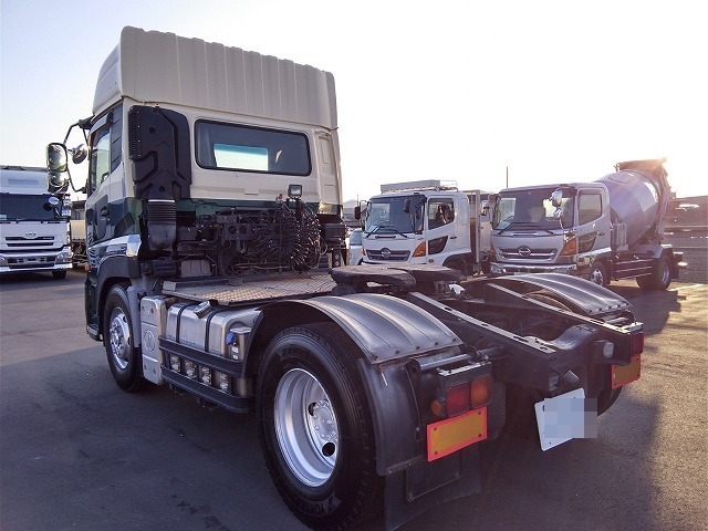 UDトラックス（日産） クオン 大型 トラクタ ADG-GK4XAB(8924) 9枚目