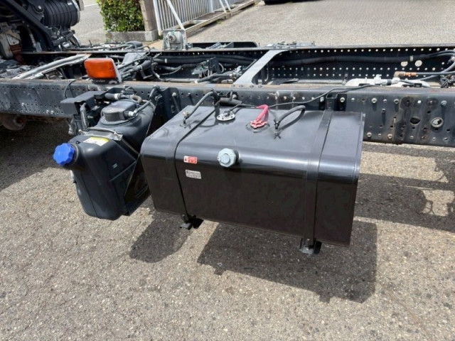 UDトラックス（日産） コンドル 増トン キャブ付きシャーシ 2RG-BTR90V2(109501) 9枚目
