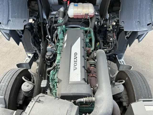 ボルボ 大型 トラクタ 2DG-KA2TDA2(111083) 45枚目