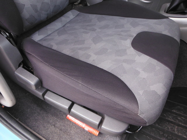 UDトラックス（日産） クオン 大型 キャブ付きシャーシ LDG-CD5YL(2733) 22枚目