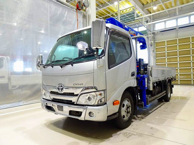 トヨタ ダイナ 小型 平ボディ（クレーン付） 2RG-XZU650(105318) 1枚目