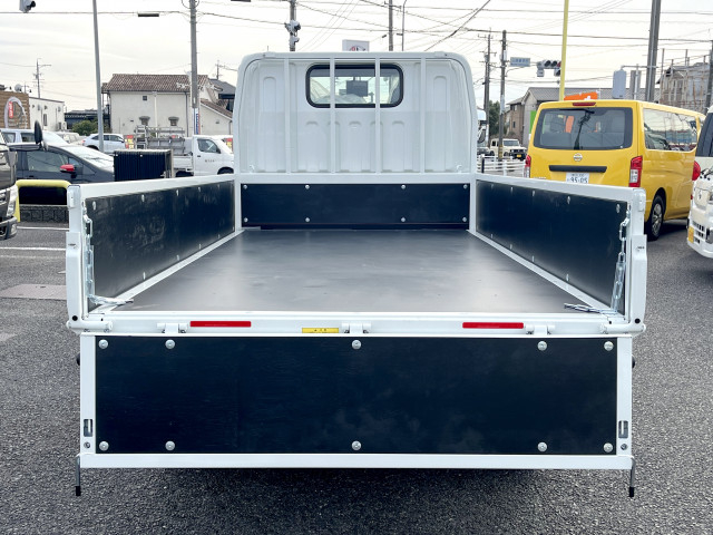 三菱ふそう キャンター 小型 平ボディ 2RG-FBA20(104808) 6枚目