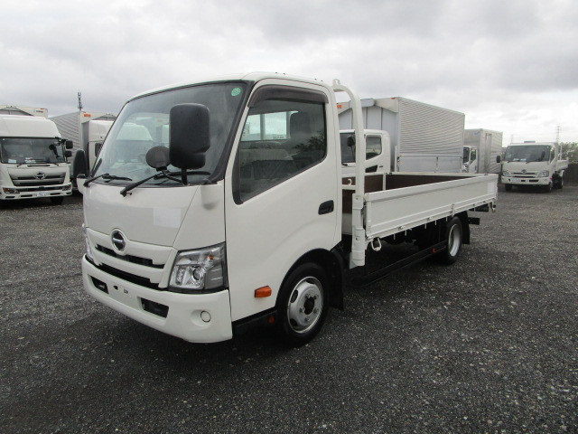 日野 デュトロ 小型 平ボディ 2RG-XZU710M(92671) 1枚目