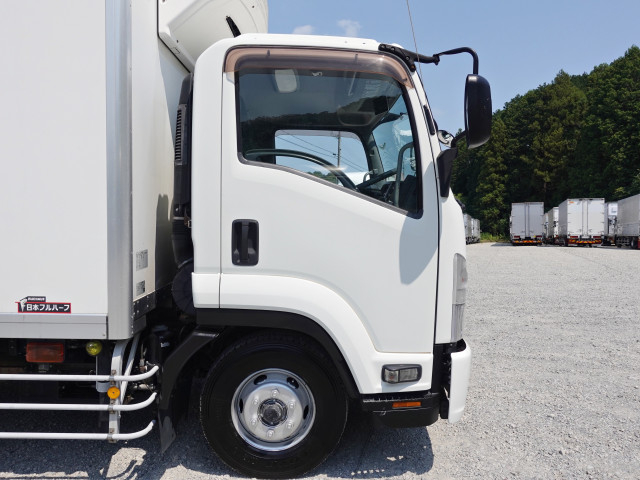 Isuzu forward 6studs large Freezer box_body SKG-FSR90T2(109467) 7枚目