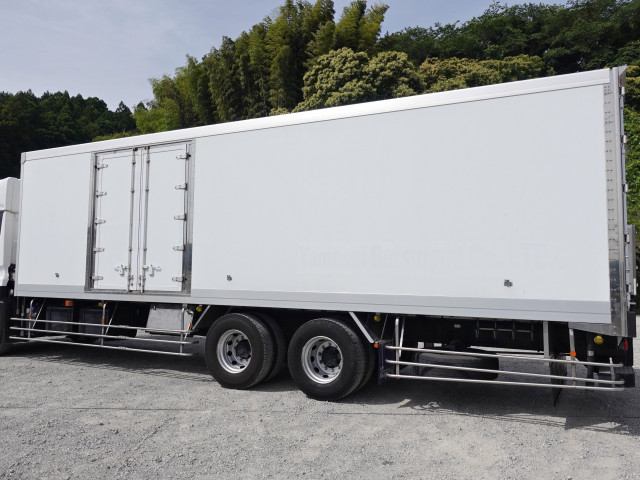 UDトラックス（日産） クオン 大型 冷蔵冷凍バン 2PG-CD5BA(105765) 12枚目
