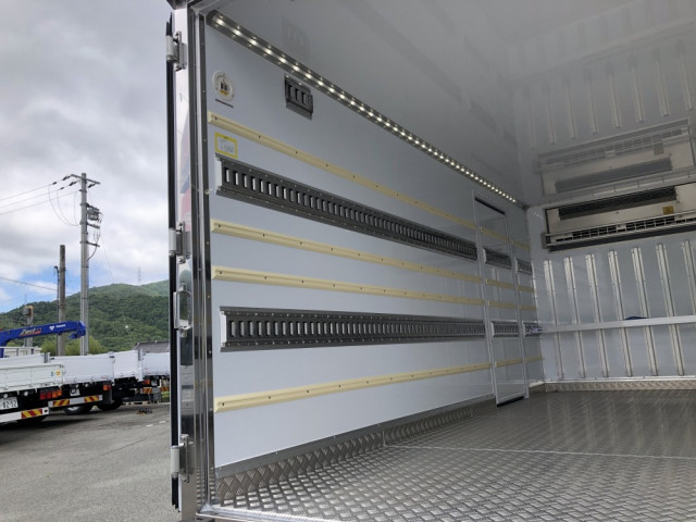 Mitsubishi Fuso canter Small Freezer box_body 2RG-FEAV0(107652) 33枚目