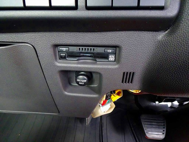 いすゞ エルフ 小型 平ボディ 2RG-NPR88AC(109701) 15枚目