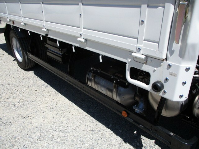 三菱ふそう ファイター 中型 平ボディ（クレーン付） 2KG-FK62F(6750) 25枚目
