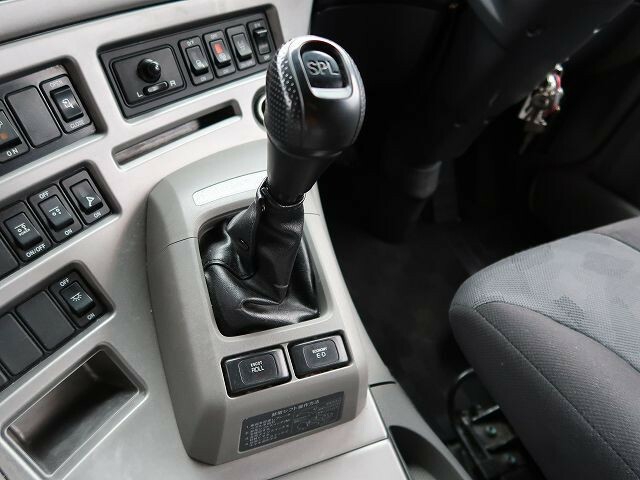 UDトラックス（日産） クオン 大型 ウィング QKG-CD5ZA(38807) 20枚目