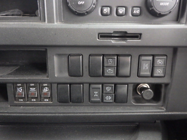 いすゞ ギガ 大型 ウィング QPG-CYJ77B(111057) 34枚目