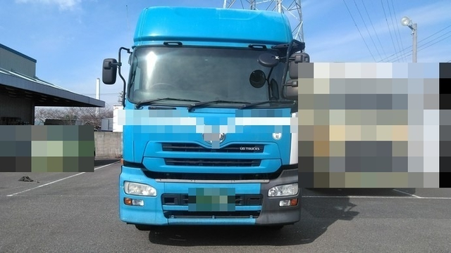 UDトラックス（日産） クオン 大型 バン LKG-CD5YA(2832) 2枚目