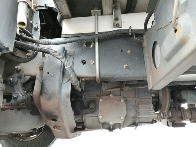 UDトラックス（日産） コンドル 中型 冷蔵冷凍バン PB-MK36A(5519) 48枚目