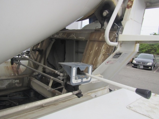いすゞ ギガ 大型 ミキサー車 QKG-CXZ77AT(7341) 41枚目