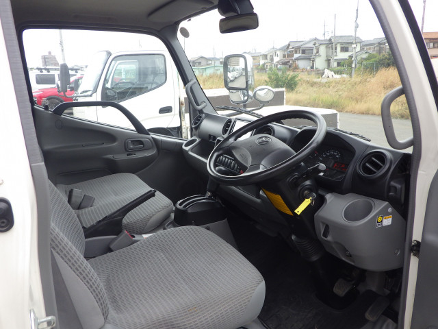 Toyota dyna Small Flat body TPG-XZU605(110913) 6枚目