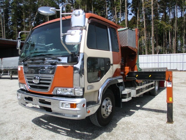 UDトラックス（日産） コンドル 中型 平ボディ（クレーン付） BDG-MK37D(9295) 1枚目