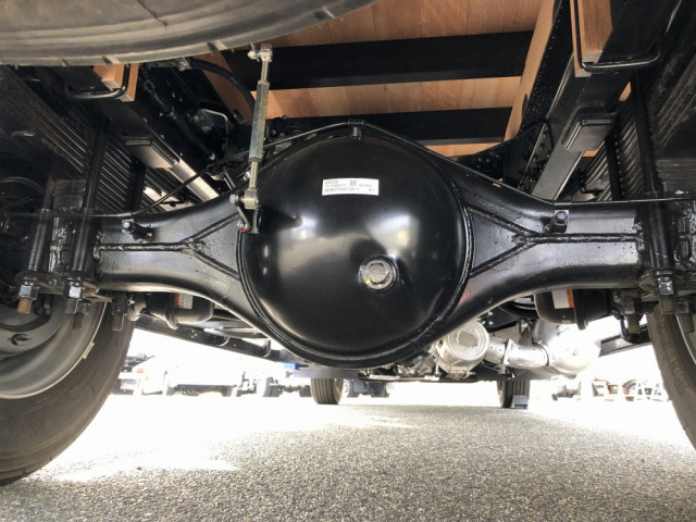 三菱ふそう ファイター 中型 平ボディ（クレーン付） 2KG-FK62F(106375) 9枚目