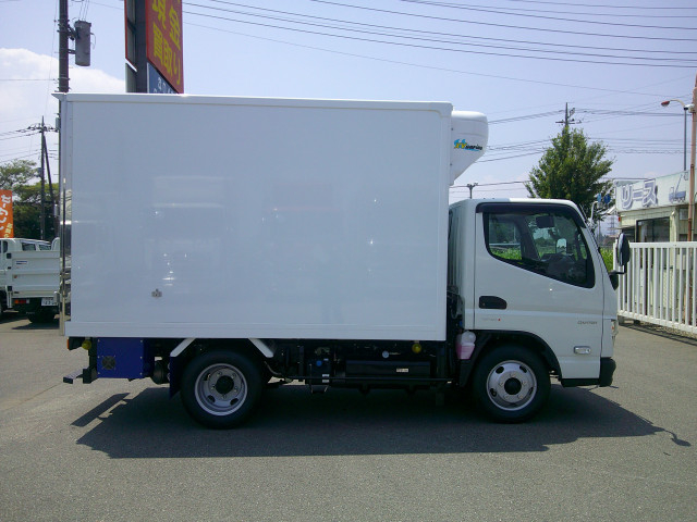 三菱ふそう キャンター 小型 冷蔵冷凍バン 2RG-FBAVO(108474) 4枚目
