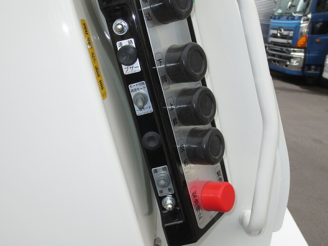日野 レンジャー 中型 塵芥車（プレス式） 2KG-FC2ABA(9613) 9枚目