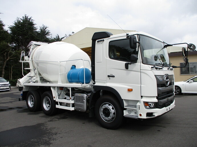日野 プロフィア 大型 ミキサー車 2PG-FS1AGA(9570) 2枚目
