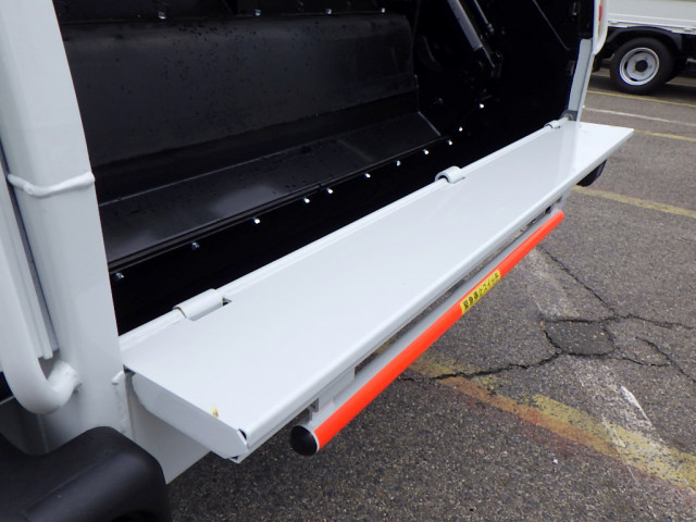 三菱ふそう キャンター 小型 塵芥車（プレス式） 2RG-FEAV0(111858) 13枚目