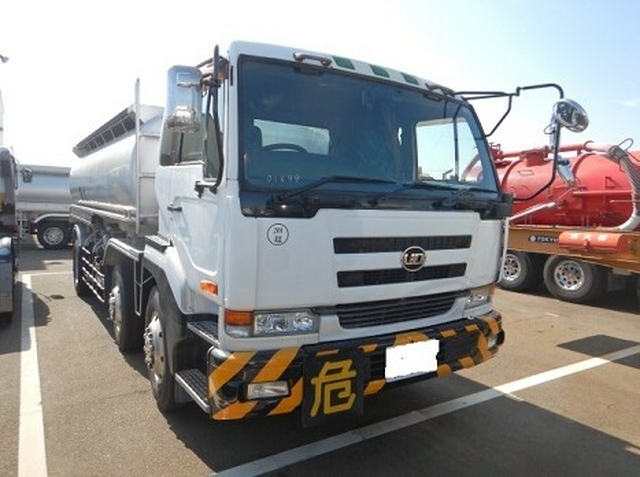 UDトラックス（日産） クオン 大型 タンクローリー KL-CV48YNH(11092) 3枚目