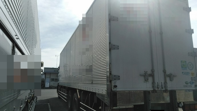 UDトラックス（日産） クオン 大型 バン LKG-CD5YA(2832) 6枚目