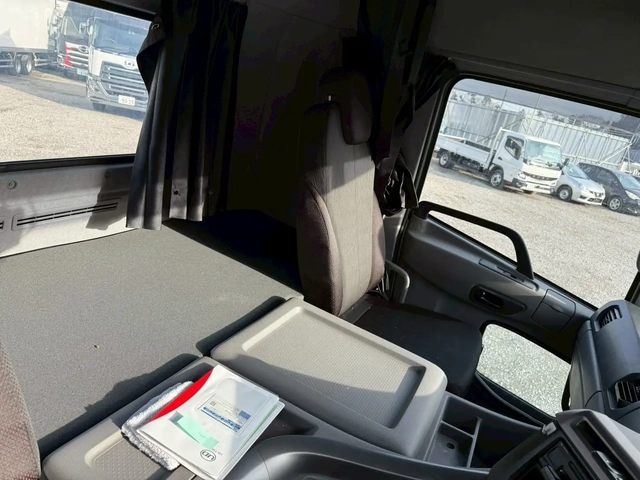 日産自動車 クオン 大型 トラクタ 2RG-GK5DAB(106709) 33枚目