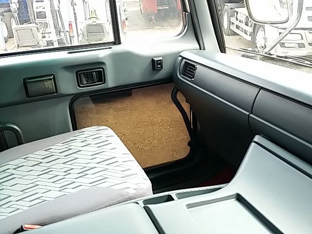 UDトラックス（日産） ビッグサム 大型 ウィング KL-CG48L(8801) 16枚目