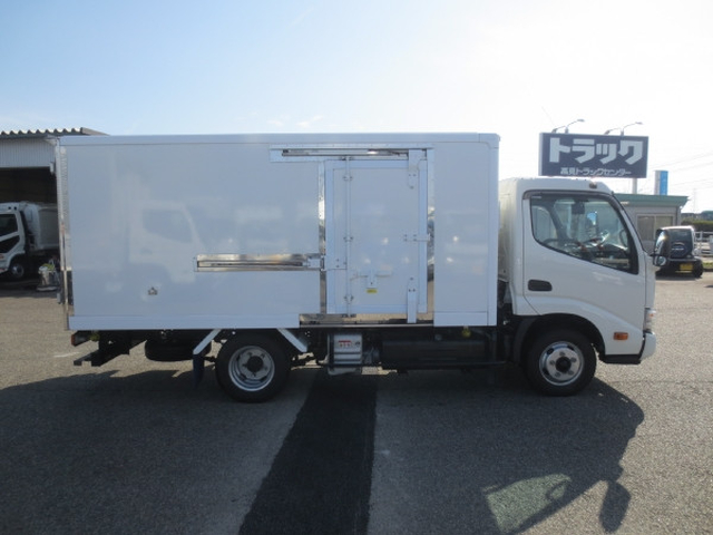 日野 デュトロ 小型 冷蔵冷凍バン 2RG-XZU645M(102490) 8枚目