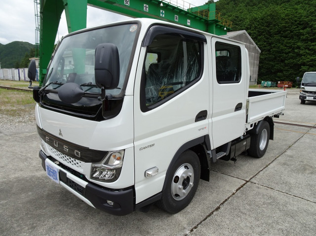 三菱ふそう キャンター 小型 Wキャブ 2TG-FDA00(111928) 1枚目