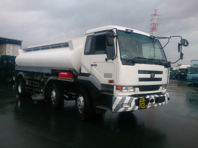 UDトラックス（日産） クオン 大型 タンクローリー KL-CV27E(2194) 2枚目