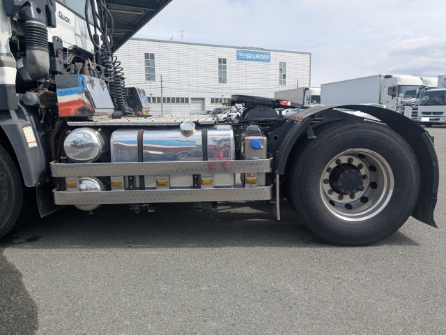 UDトラックス（日産） クオン 大型 トラクタ QKG-GK6XAB(112597) 10枚目