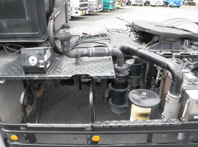 UDトラックス（日産） クオン 大型 トラクタ ADG-GK4XAD(7156) 9枚目
