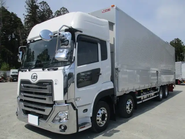日産自動車 クオン 大型 ウィング 2RG-CG5FA(111203) 1枚目