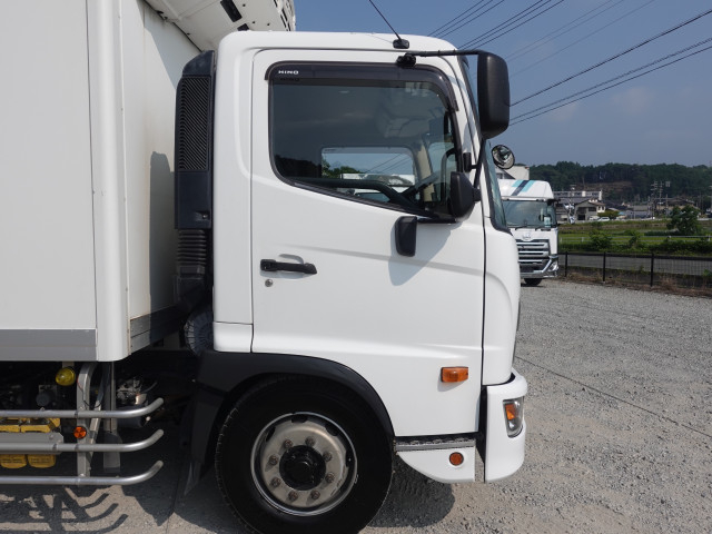 日野 レンジャー 増トン 冷蔵冷凍バン 2KG-FJ2ABG(110369) 4枚目