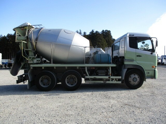 UDトラックス（日産） クオン 大型 ミキサー車 ADG-CW4XL(7864) 4枚目