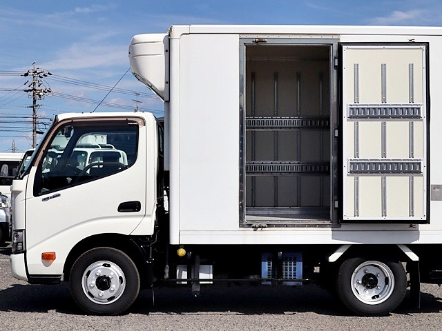 日野 デュトロ 小型 冷蔵冷凍バン TKG-XZC605M(109960) 10枚目